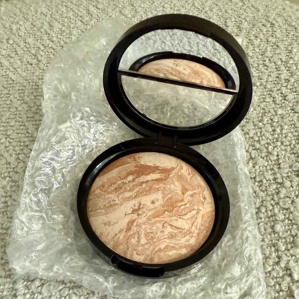 Laura Geller Baked Balance-n-Brighten Color Correcting Powder Foundation - Fair